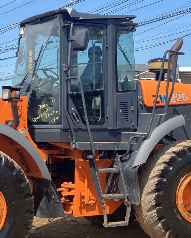ขายรถตักล้อยาง HITACHI ZW220 นำเข้าจากญี่ปุ่น สภาพสวยพร้อมใช้