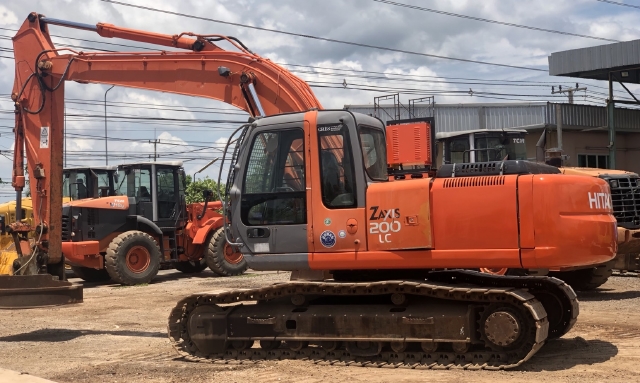 ขายรถขุด HITACHI ZX200LC แม่เหล็ก นำเข้าจากญี่ปุ่น สภาพสวยพร้อมใช้ มีVDOการทำงานครับ ขายรถขุด HITACHI ZX200LC แม่เหล็ก นำเข้าจากญี่ปุ่น สภาพสวยพร้อมใช้ มีVDOการทำงานครับ