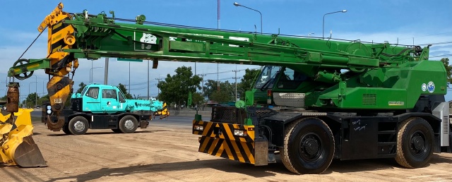 ขายรถเครน TADANO GR250N-1 (ขนาด 25 ตัน) ปี 2007 นำเข้าจากญี่ปุ่น พร้อมใช้ มีVDOการทำงานครับ ขายรถเครน TADANO GR250N-1 (ขนาด 25 ตัน) ปี 2007 นำเข้าจากญี่ปุ่น พร้อมใช้ มีVDOการทำงานครับ