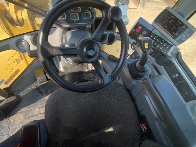 ขายรถตักล้อยาง CAT 930K (เทียบเท่า WA270-7) ปี 2014 นำเข้าจากญี่ปุ่น สภาพพร้อมใช้ มีVDOการทำงานครับ ขายรถตักล้อยาง CAT 930K (เทียบเท่า WA270-7) ปี 2014 นำเข้าจากญี่ปุ่น สภาพพร้อมใช้ มีVDOการทำงานครับ