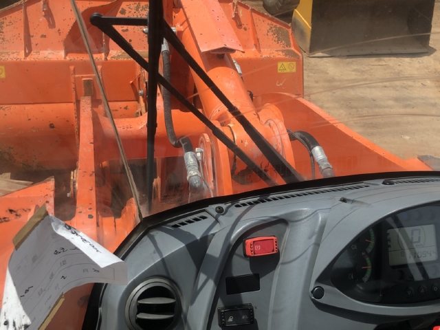 ขายรถตักล้อยาง HITACHI ZW180-5B (เทียบเท่า WA320-7) ปี 2015 นำเข้าจากญี่ปุ่น สภาพสวยพร้อมใช้ มีVDOกา