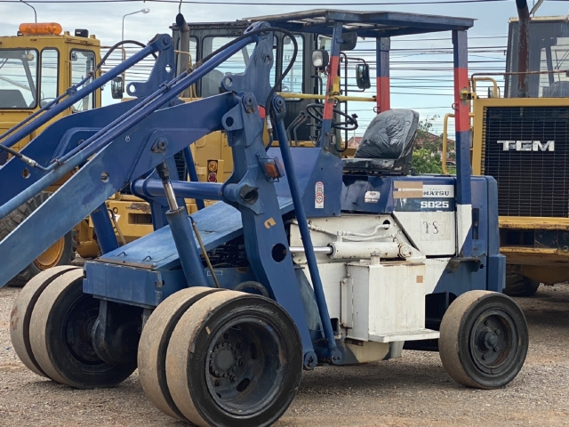ขายรถตักล้อยาง KOMATSU SD25-3 นำเข้าจากญี่ปุ่น สภาพสวยพร้อมใช้ มีVDOการทำงานครับ
