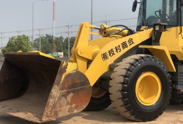 ขายรถตักล้อยาง KOMATSU WA270-5 นำเข้าจากญี่ปุ่น สภาพสวยพร้อมใช้ มีVDOการทำงานครับ