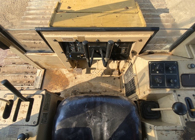 ขายรถดันดิน CAT D3C ปี 2002 นำเข้าจากญี่ปุ่น สภาพพร้อมใช้ มีVDOการทำงานครับ