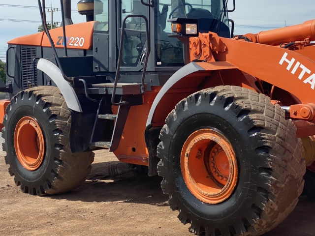ขายรถตักล้อยาง HITACHI ZW220 นำเข้าจากญี่ปุ่น สภาพสวยพร้อมใช้