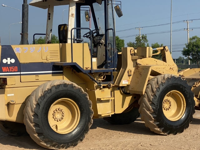 ขายรถตักล้อยาง KOMATSU WA150-1 นำเข้าจากญี่ปุ่น สภาพสวยพร้อมใช้ มีVDOการทำงานครับ