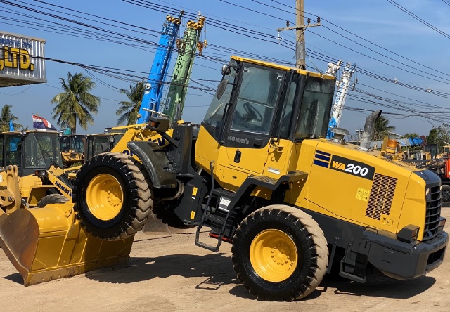 ขายรถตักล้อยาง KOMATSU WA200-7 ปี 2014 นำเข้าจากญี่ปุ่น สภาพสวยพร้อมใช้ มีVDOการทำงานครับ