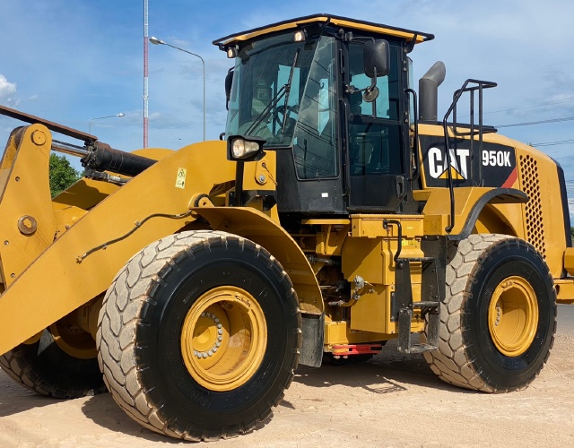 ขายรถตักล้อยาง CAT 950K ปี 2016 นำเข้าจากญี่ปุ่น สภาพสวยพร้อมใช้ มีVDOการทำงานครับ
