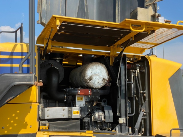 ขายรถตักล้อยาง KOMATSU WA380-6 ปี 2013 นำเข้าจากญี่ปุ่น พร้อมใช้ มีVDOการทำงานครับ
