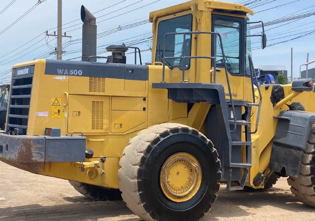 ขายรถตักล้อยาง KOMATSU WA500-3 นำเข้าจากญี่ปุ่น สภาพสวยพร้อมใช้ มีVDOการทำงานครับ