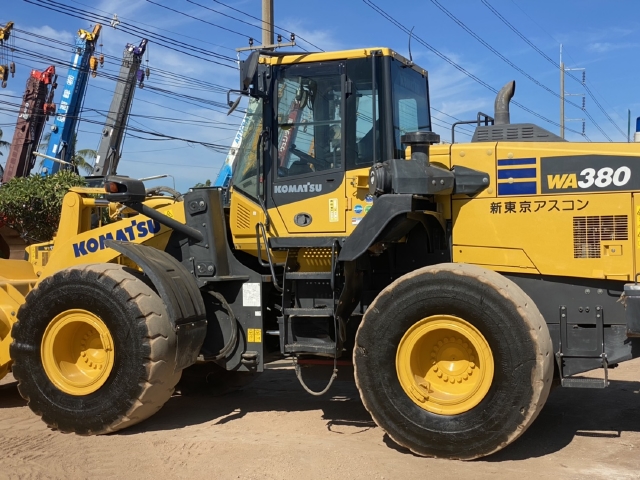 ขายรถตักล้อยาง KOMATSU WA380-8 ปี 2017 นำเข้าจากญี่ปุ่น สภาพสวยพร้อมใช้ มีVDOการทำงานครับ