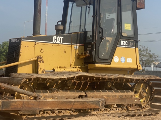 ขายรถดันดิน CAT D3C ปี 2002 นำเข้าจากญี่ปุ่น สภาพพร้อมใช้ มีVDOการทำงานครับ