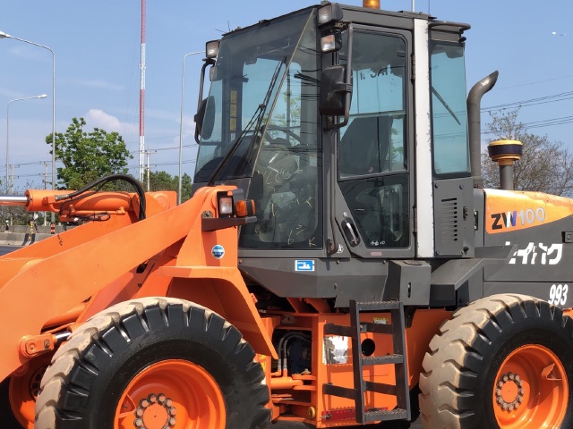 ขายรถตักล้อยาง HITACHI ZW100 (เท่าเทียบ WA100-6) ปี 2012 นำเข้าจากญี่ปุ่น สภาพสวยพร้อมใช้ มีVDOการทำ