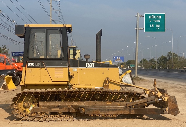 ขายรถดันดิน CAT D3C ปี 2002 นำเข้าจากญี่ปุ่น สภาพพร้อมใช้ มีVDOการทำงานครับ