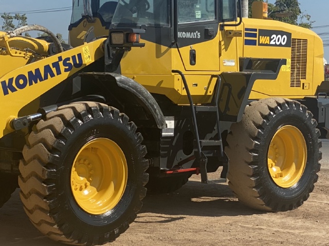 ขายรถตักล้อยาง KOMATSU WA200-7 ปี 2014 นำเข้าจากญี่ปุ่น สภาพสวยพร้อมใช้ มีVDOการทำงานครับ