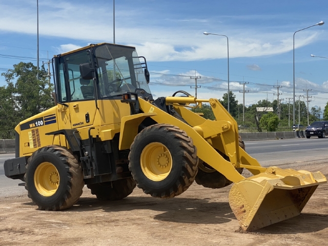 ขายรถตักล้อยาง KOMATSU WA100-6 ปี 2012 แขนยาวพิเศษ นำเข้าจากญี่ปุ่น สภาพสวยพร้อมใช้ มีVDOการทำงานครั