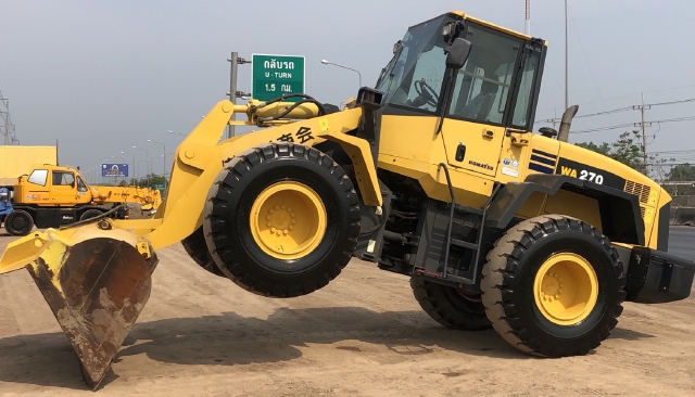 ขายรถตักล้อยาง KOMATSU WA270-5 นำเข้าจากญี่ปุ่น สภาพสวยพร้อมใช้ มีVDOการทำงานครับ