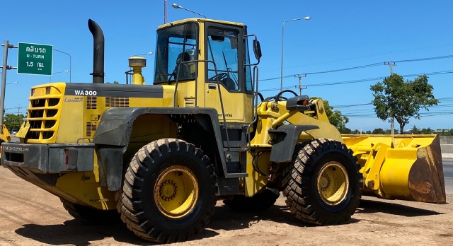 ขายรถตักล้อยาง KOMATSU WA300-3 นำเข้าจากญี่ปุ่น สภาพสวยพร้อมใช้ มีVDOการทำงานครับ ขายรถตักล้อยาง KOMATSU WA300-3 นำเข้าจากญี่ปุ่น สภาพสวยพร้อมใช้ มีVDOการทำงานครับ
