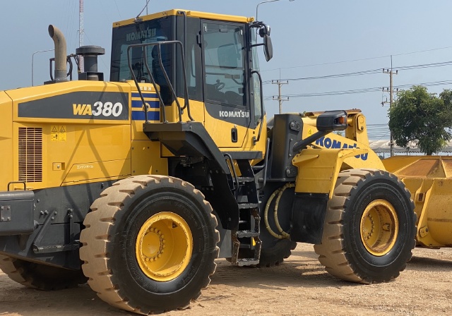 ขายรถตักล้อยาง KOMATSU WA380-7 ปี 2015 นำเข้าจากญี่ปุ่น สภาพสวยพร้อมใช้มีVDOการทำงานครับ