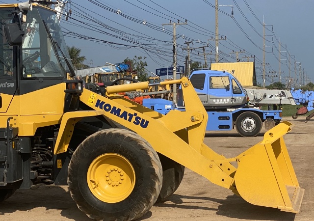 ขายรถตักล้อยาง KOMATSU WA100-7 ปี 2016 นำเข้าเองจากญี่ปุ่น สภาพสวยพร้อมใช้ มีVDOการทำงานครับ