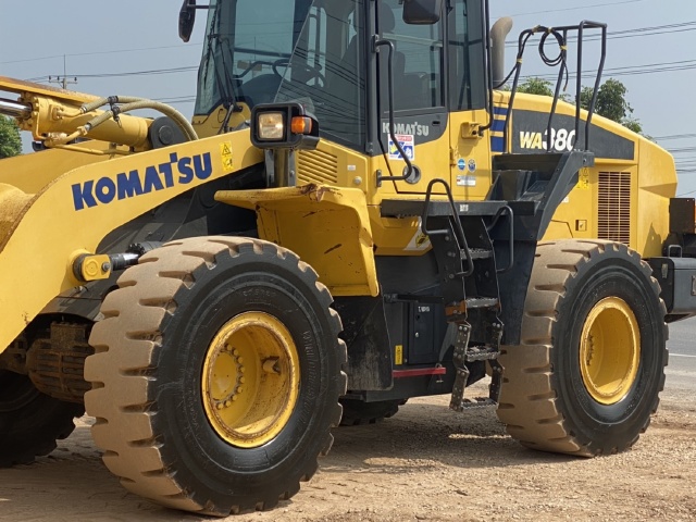 ขายรถตักล้อยาง KOMATSU WA380-7 ปี 2015 นำเข้าจากญี่ปุ่น สภาพสวยพร้อมใช้มีVDOการทำงานครับ