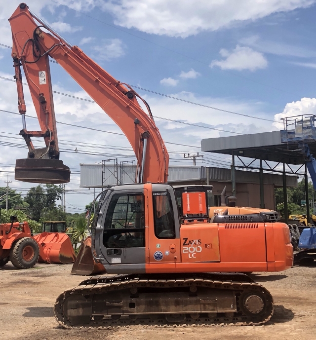 ขายรถขุด HITACHI ZX200LC แม่เหล็ก นำเข้าจากญี่ปุ่น สภาพสวยพร้อมใช้ มีVDOการทำงานครับ ขายรถขุด HITACHI ZX200LC แม่เหล็ก นำเข้าจากญี่ปุ่น สภาพสวยพร้อมใช้ มีVDOการทำงานครับ