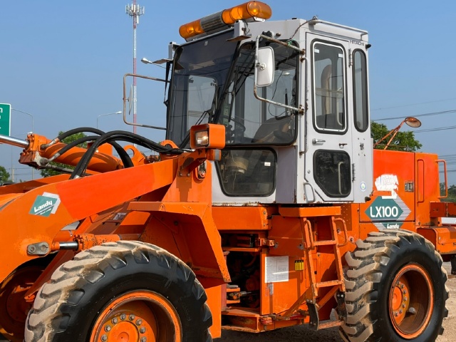 ขายรถตักล้อยาง HITACHI LX100-2C เทียบเท่า WA200-3 นำเข้าจากญี่ปุ่น พร้อมใช้ มีVDOการทำงานครับ