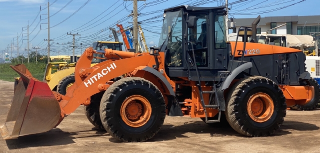 ขายรถตักล้อยาง HITACHI ZW220 นำเข้าจากญี่ปุ่น สภาพสวยพร้อมใช้