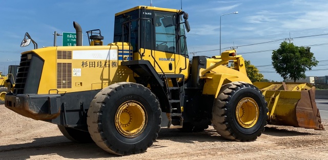 ขายรถตักล้อยาง KOMATSU WA380-6 นำเข้าจากญี่ปุ่น พร้อมใช้ มีVDOการทำงานครับ ขายรถตักล้อยาง KOMATSU WA380-6 นำเข้าจากญี่ปุ่น พร้อมใช้ มีVDOการทำงานครับ