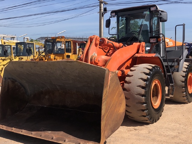 ขายรถตักล้อยาง HITACHI ZW220 นำเข้าจากญี่ปุ่น สภาพสวยพร้อมใช้ มีVDOการทำงานครับ