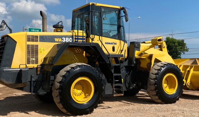ขายรถตักล้อยาง KOMATSU WA380-6 ปี 2013 นำเข้าจากญี่ปุ่น พร้อมใช้ มีVDOการทำงานครับ