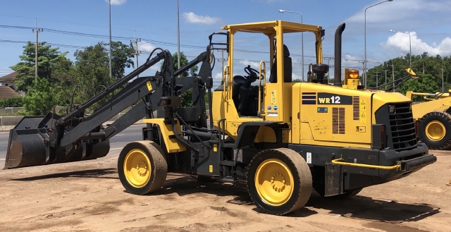 ขายรถตักล้อยาง KOMATSU WR12-6 (เทียบเท่า WA100-6) ปี 2011 นำเข้าจากญี่ปุ่น สภาพสวยพร้อมใช้ มีVDOการท ขายรถตักล้อยาง KOMATSU WR12-6 (เทียบเท่า WA100-6) ปี 2011 นำเข้าจากญี่ปุ่น สภาพสวยพร้อมใช้ มีVDOการท
