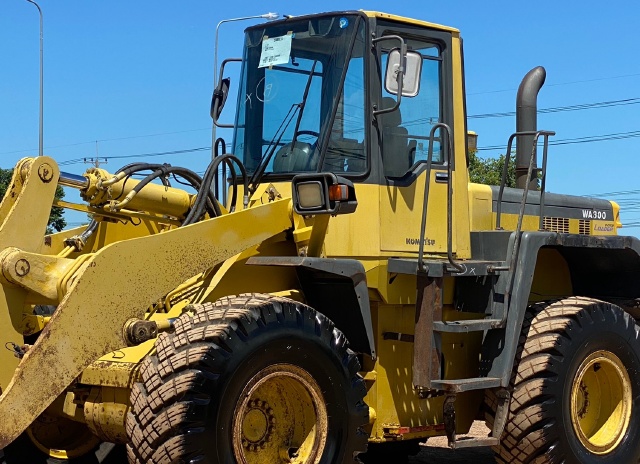 ขายรถตักล้อยาง KOMATSU WA300-3 นำเข้าจากญี่ปุ่น สภาพสวยพร้อมใช้ มีVDOการทำงานครับ ขายรถตักล้อยาง KOMATSU WA300-3 นำเข้าจากญี่ปุ่น สภาพสวยพร้อมใช้ มีVDOการทำงานครับ