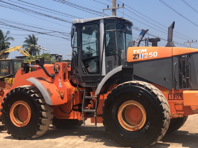 ขายรถตักล้อยาง HITACHI ZW250 (เทียบเท่า WA430-6) นำเข้าจากญี่ปุ่น สภาพสวยพร้อมใช้ มีVDOการทำงานครับ