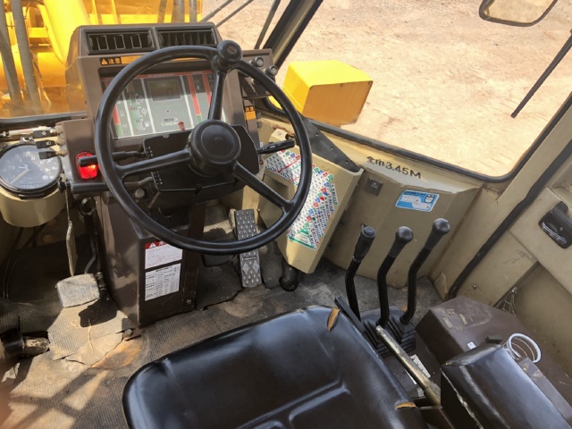 ขายรถตักล้อยาง KOMATSU WA200-1 นำเข้าจากญี่ปุ่น สภาพสวยพร้อมใช้ มีVDOการทำงานครับ