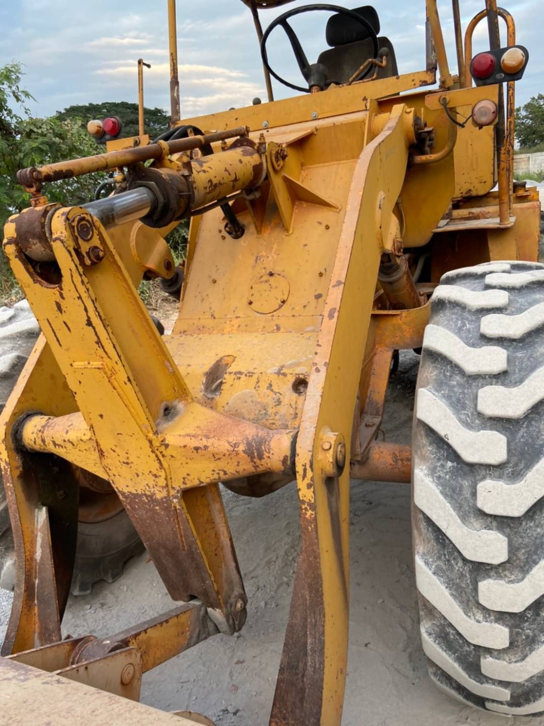 ขาย 255,000 รถตักล้อยาง 2 เพลา Komatsu