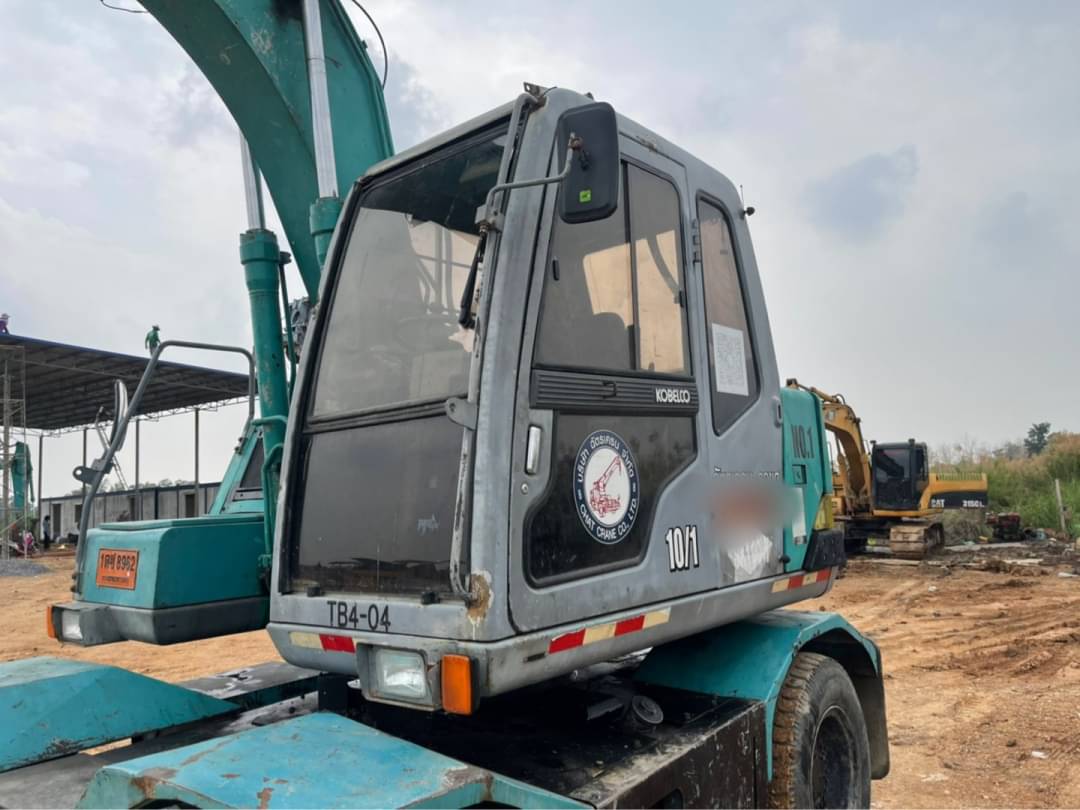 ขาย 855,000 รถแบคโฮล้อยาง KOBELCO 