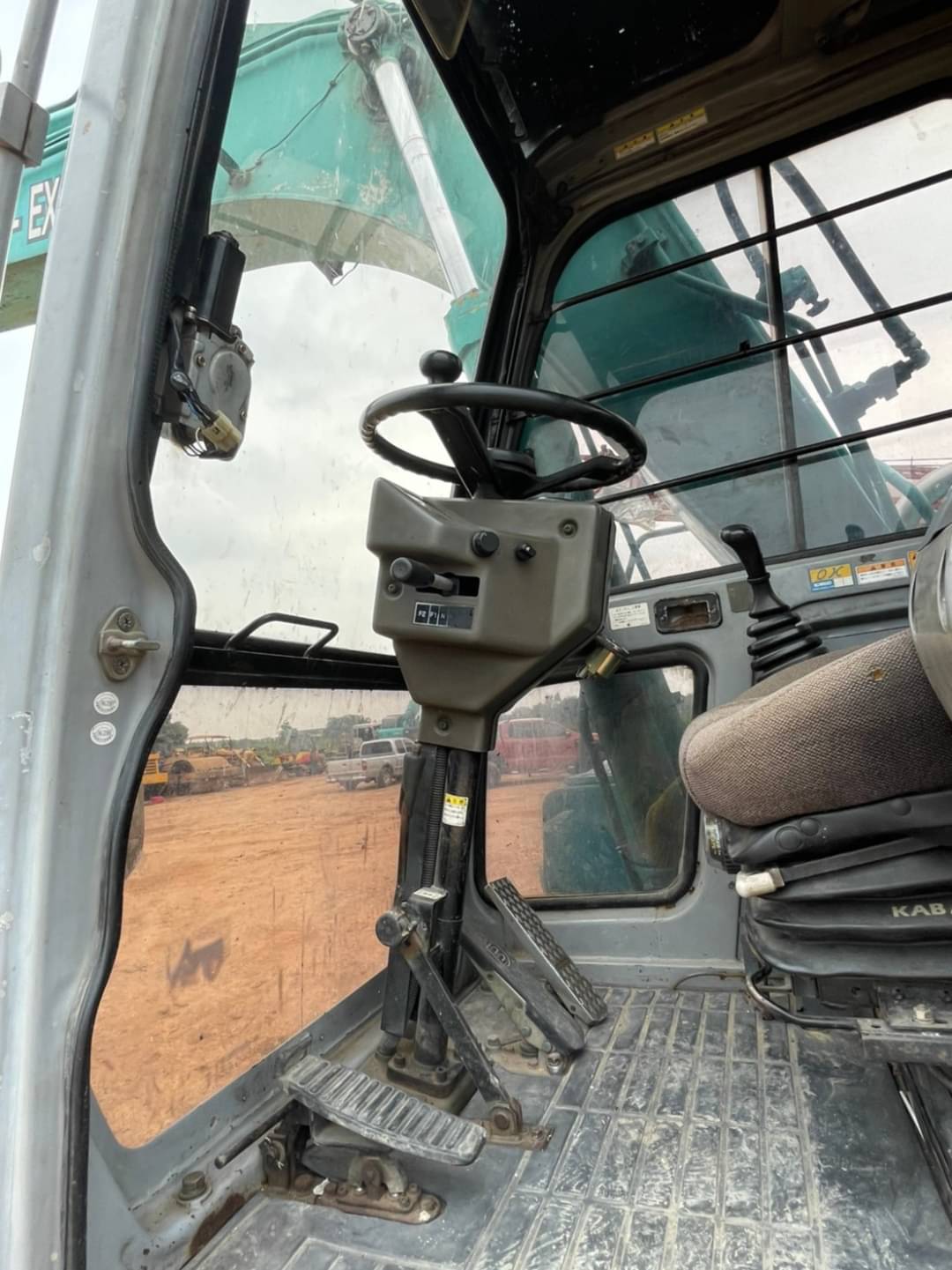 ขาย 855,000 รถแบคโฮล้อยาง KOBELCO 