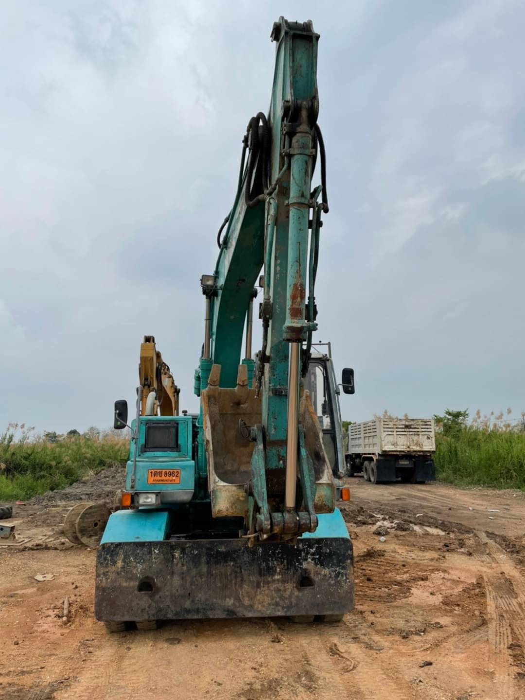 ขาย 855,000 รถแบคโฮล้อยาง KOBELCO 