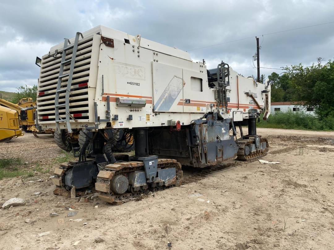 ขาย 8,500,000 บาท  Wirtgen W2200 Cold Planer