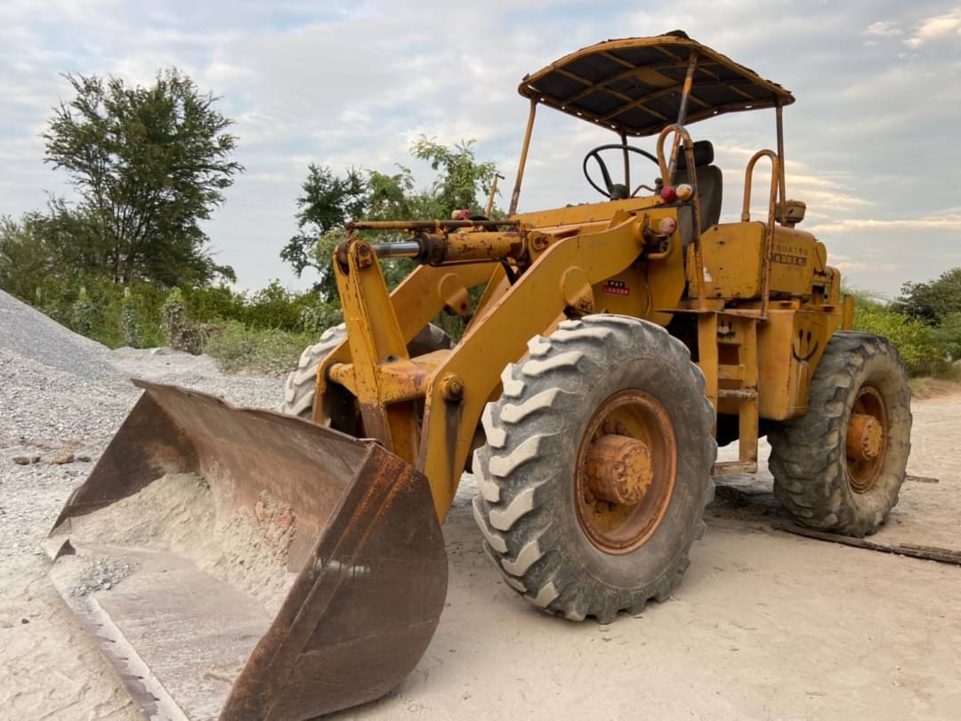 ขาย 255,000 รถตักล้อยาง 2 เพลา Komatsu