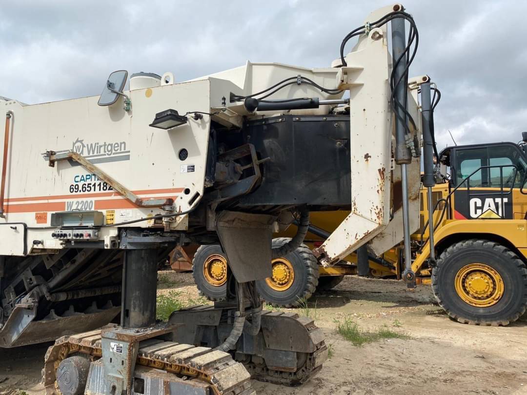 ขาย 8,500,000 บาท  Wirtgen W2200 Cold Planer