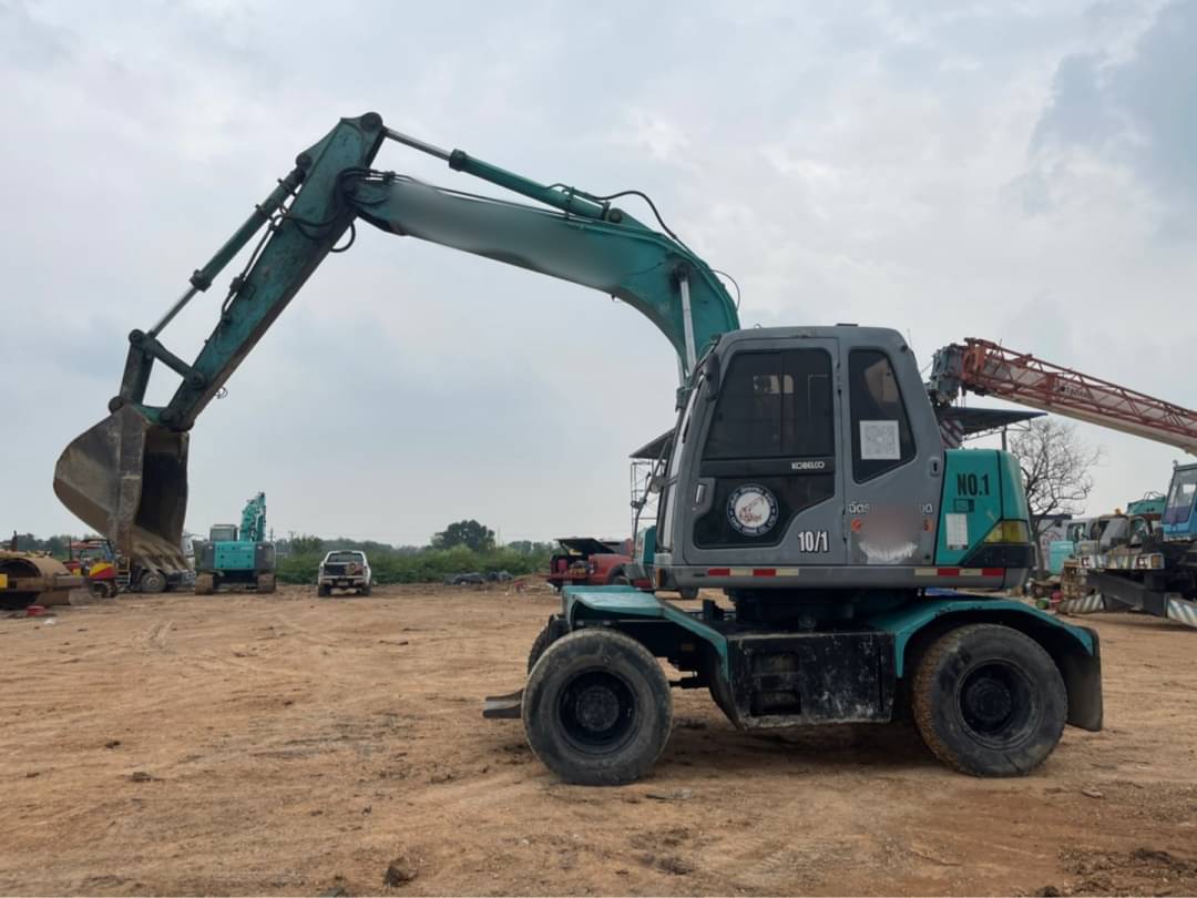 ขาย 855,000 รถแบคโฮล้อยาง KOBELCO 
