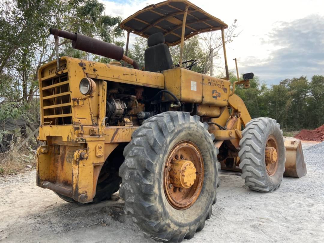 ขาย 255,000 รถตักล้อยาง 2 เพลา Komatsu