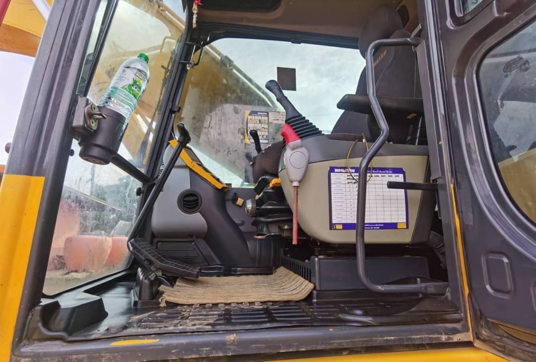 รถแบคโฮ 200 มือเดียวจากศูนย์ 1,695,000 บาท KOMATSU