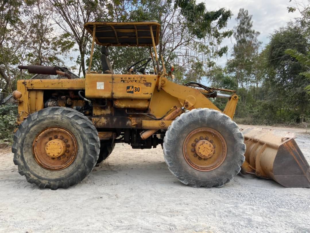 ขาย 255,000 รถตักล้อยาง 2 เพลา Komatsu