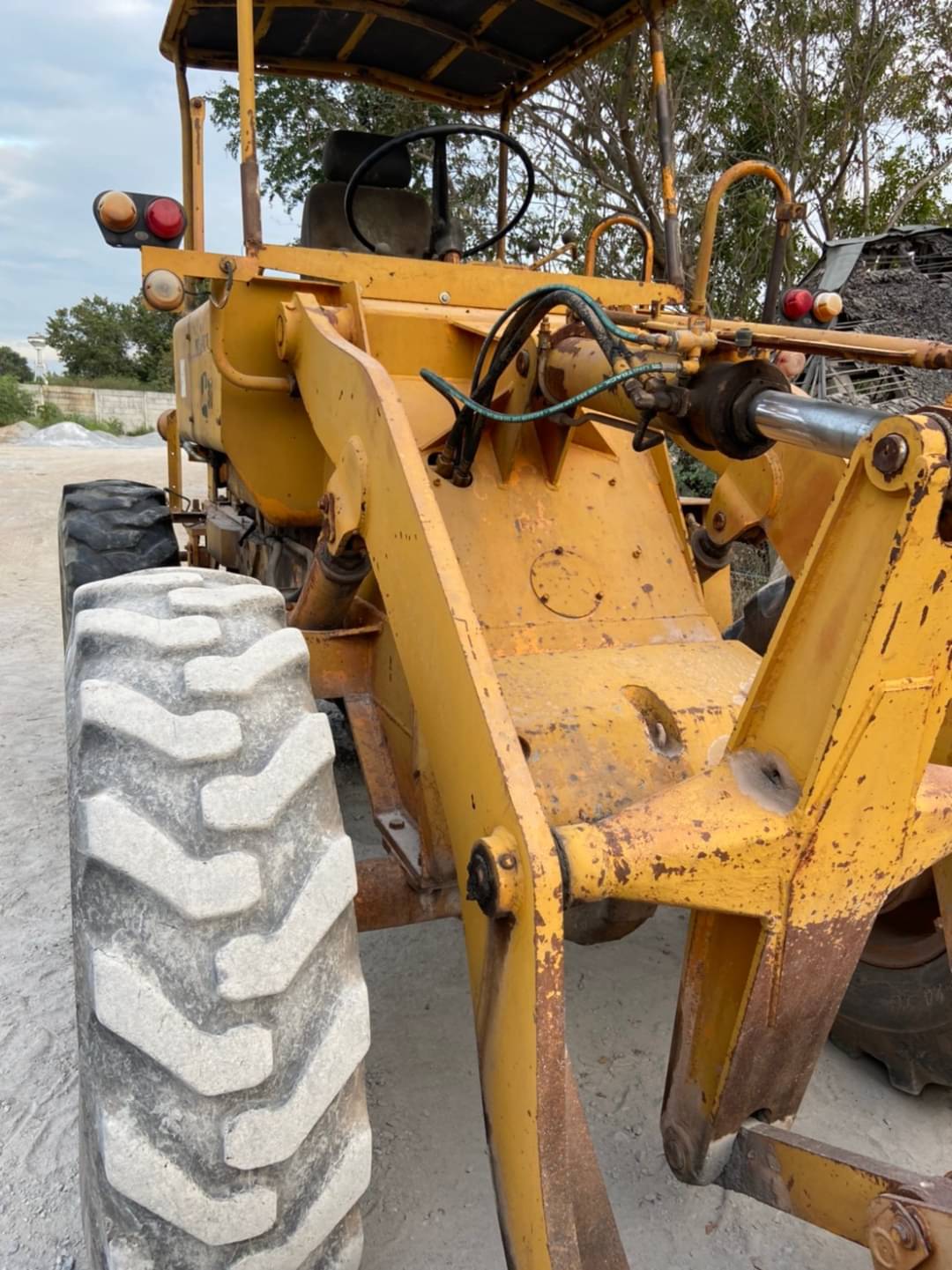 ขาย 255,000 รถตักล้อยาง 2 เพลา Komatsu