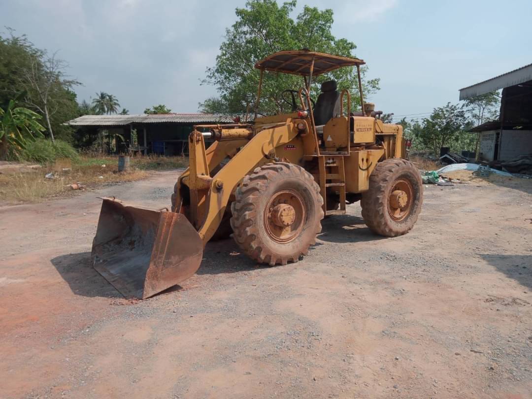 ขาย 255,000 รถตักล้อยาง 2 เพลา Komatsu 