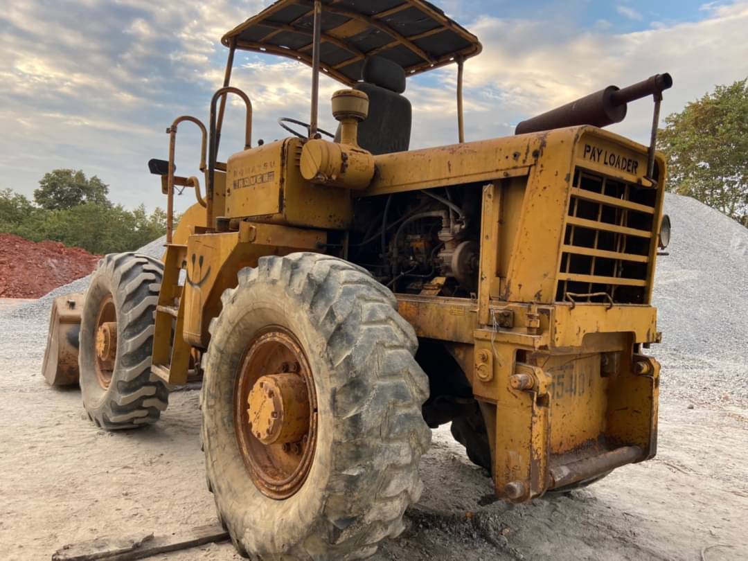 ขาย 255,000 รถตักล้อยาง 2 เพลา Komatsu