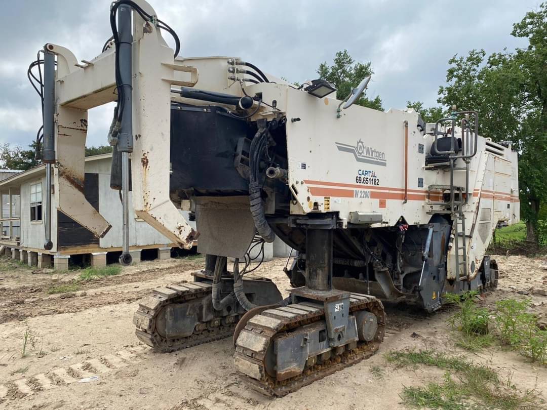 ขาย 8,500,000 บาท  Wirtgen W2200 Cold Planer